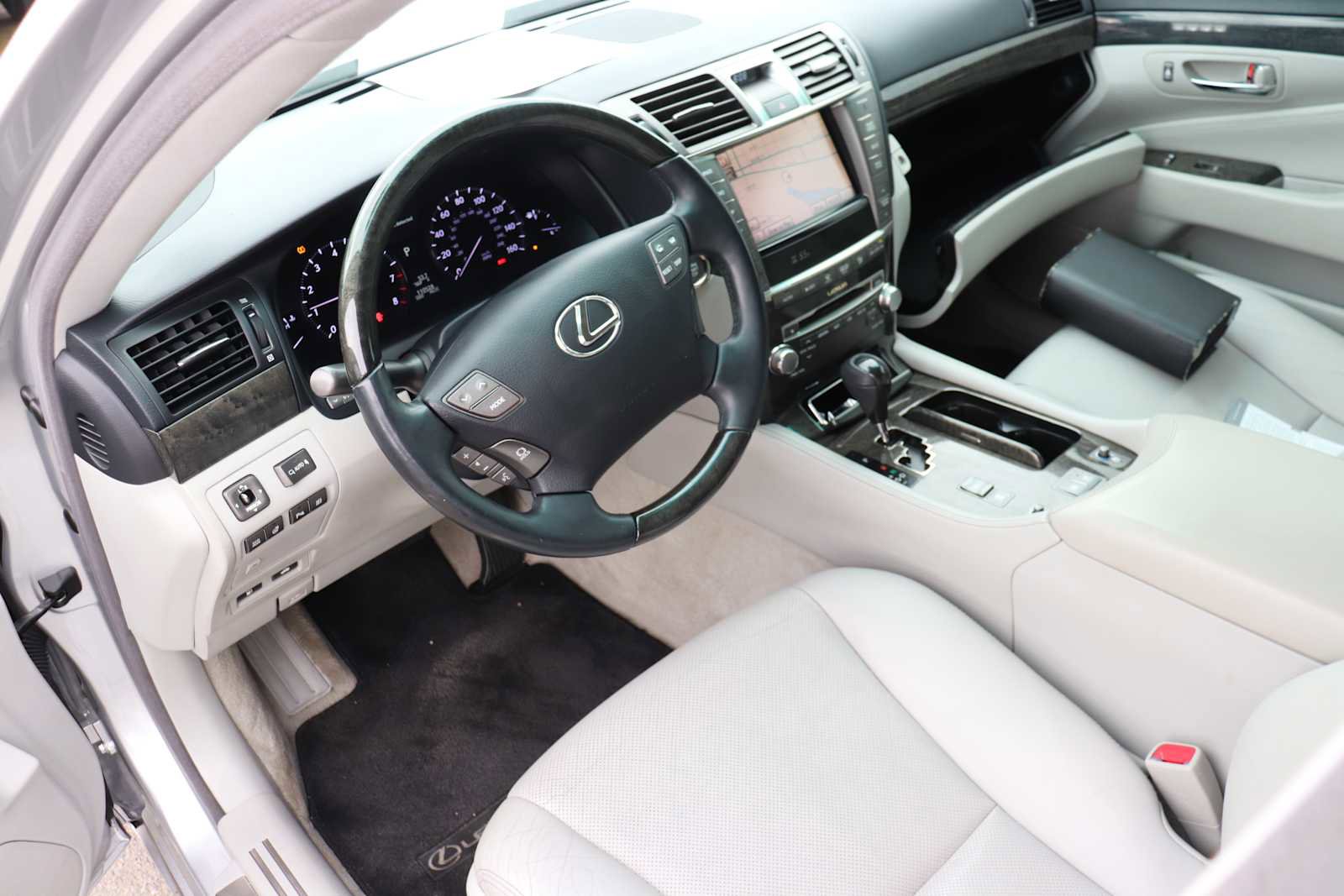 Used 2011 Lexus LS 460 w/ Comfort Pkg RWD image 10