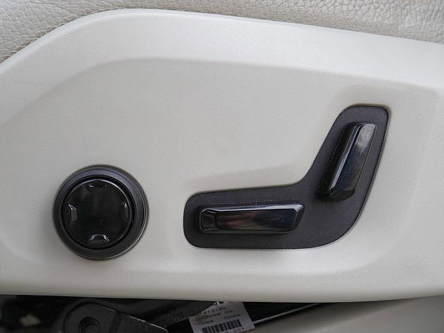 Used 2016 Volvo XC90 T6 Momentum w/ Momentum Plus Package image 13