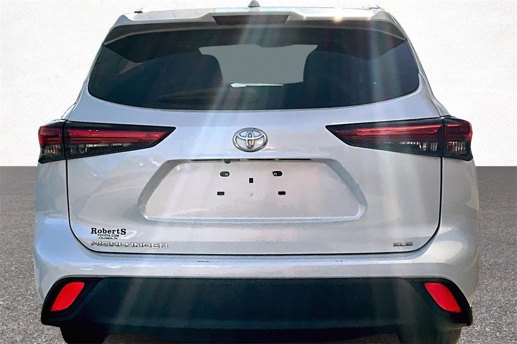 Certified 2022 Toyota Highlander XLE image 6