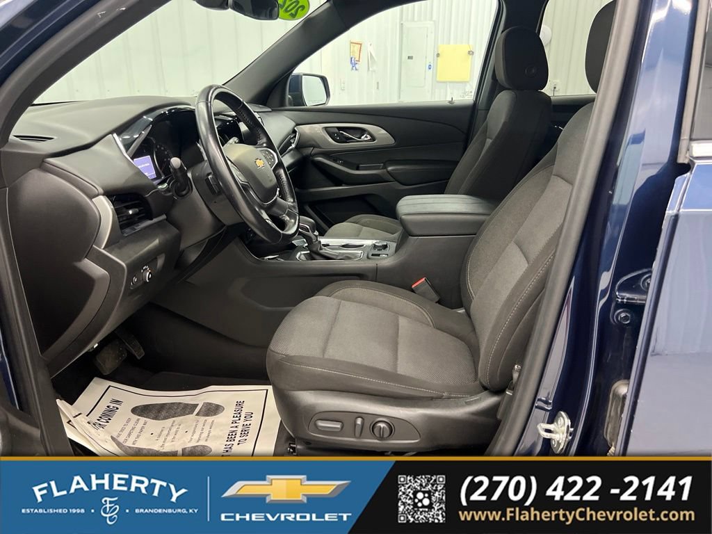 Used 2022 Chevrolet Traverse LT FWD image 9