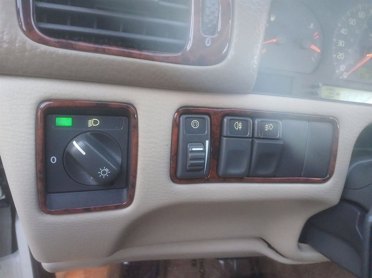 Used 1999 Volvo C70 LT image 22