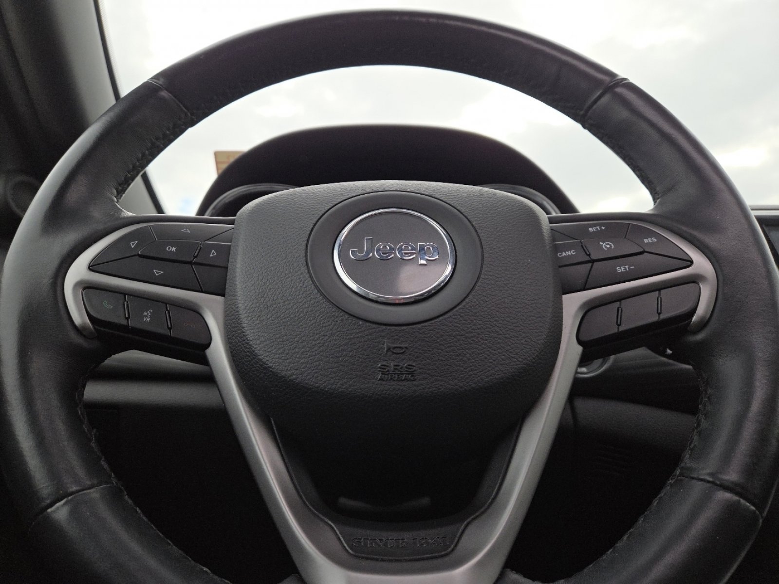 Used 2019 Jeep Grand Cherokee Altitude image 26