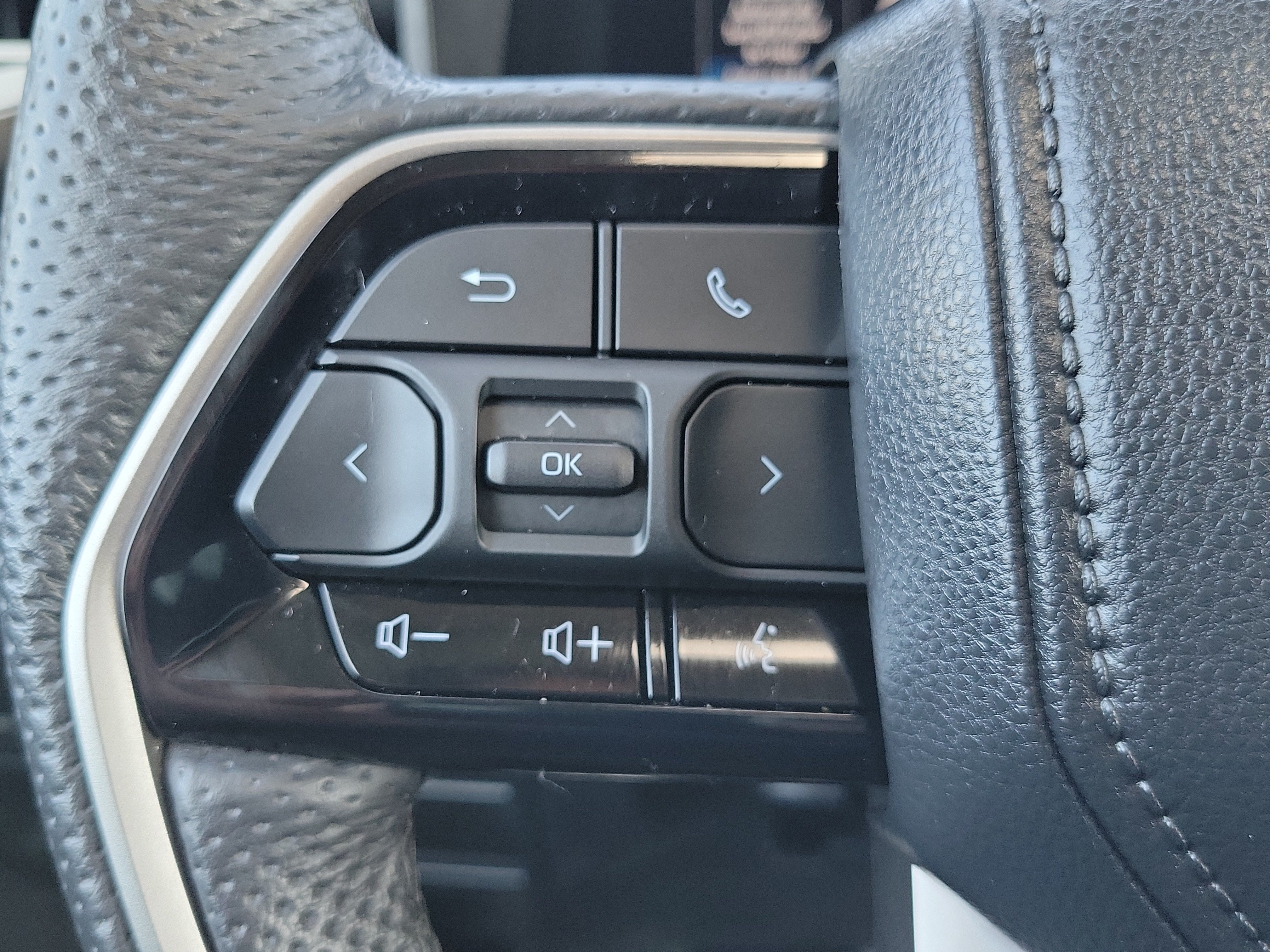 Used 2024 Toyota Tundra Limited w/ TRD Off-Road Package AWD/4WD image 25