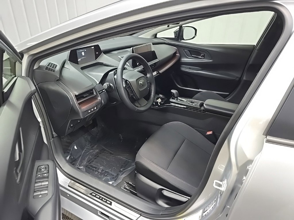 Used 2025 Toyota Prius Plug-In Hybrid image 29