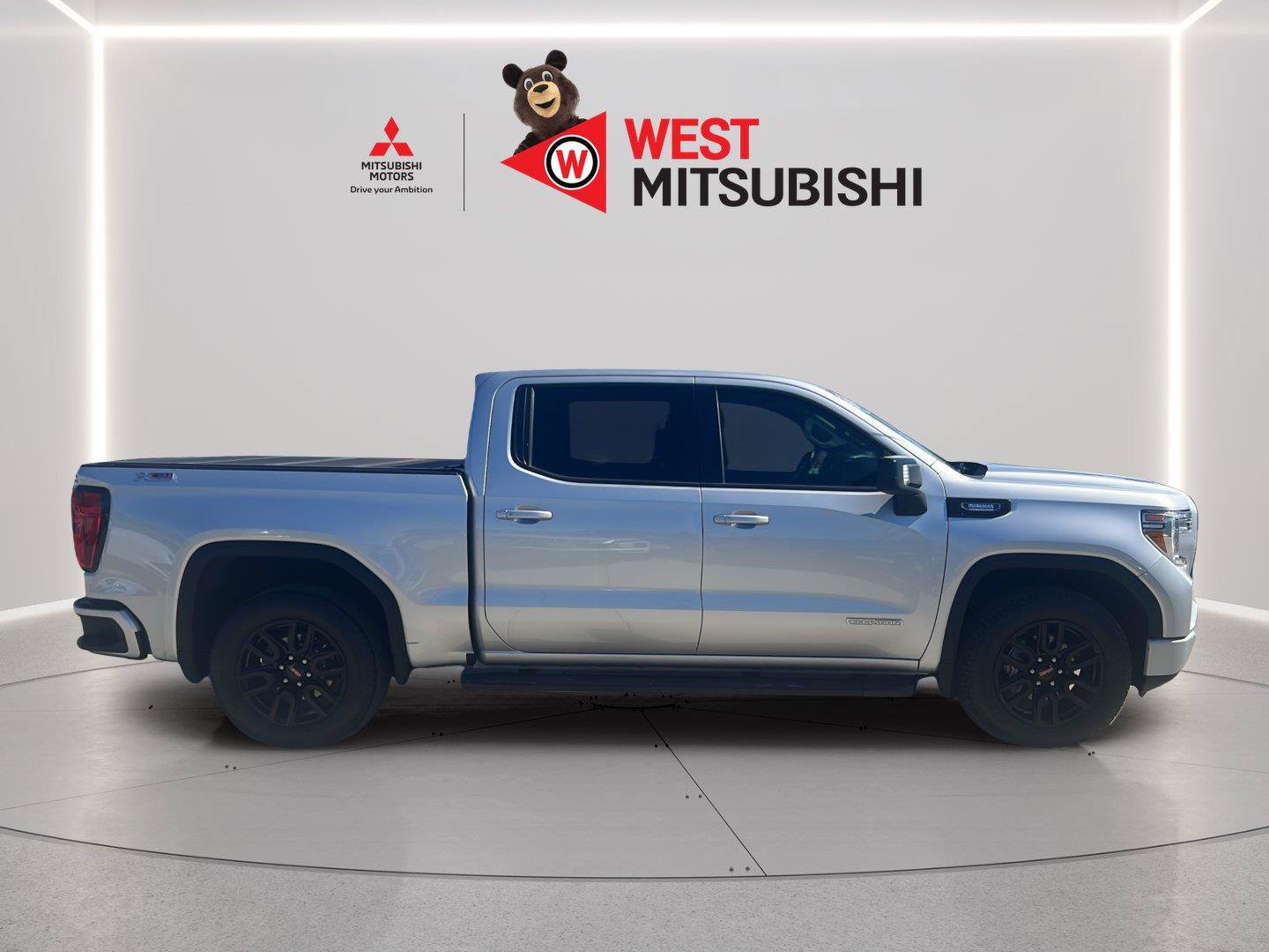 Used 2022 GMC Sierra 1500 Elevation w/ LPO, Elevation Black Package AWD/4WD image 6