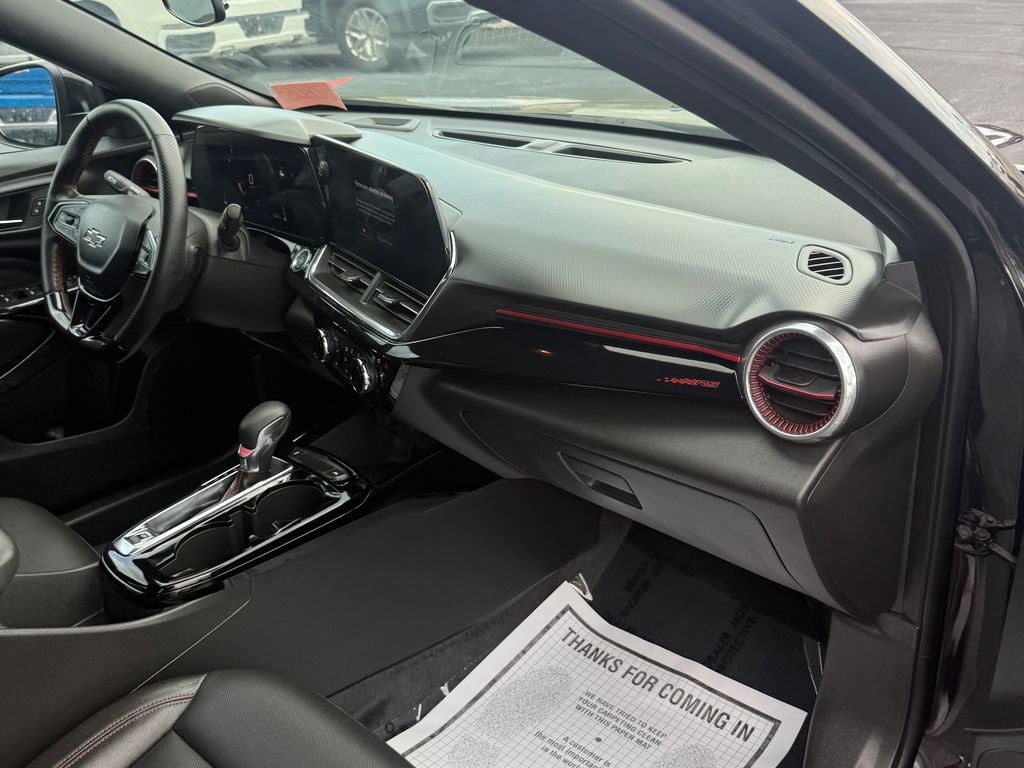 Used 2025 Chevrolet Trax RS w/ Driver Confidence Package FWD image 26