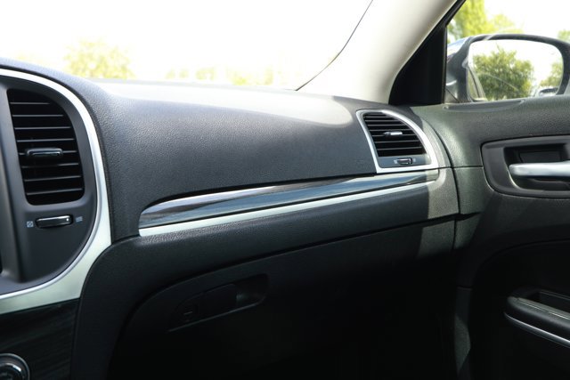 Used 2019 Chrysler 300 Touring w/ Chrome Appearance Package image 24