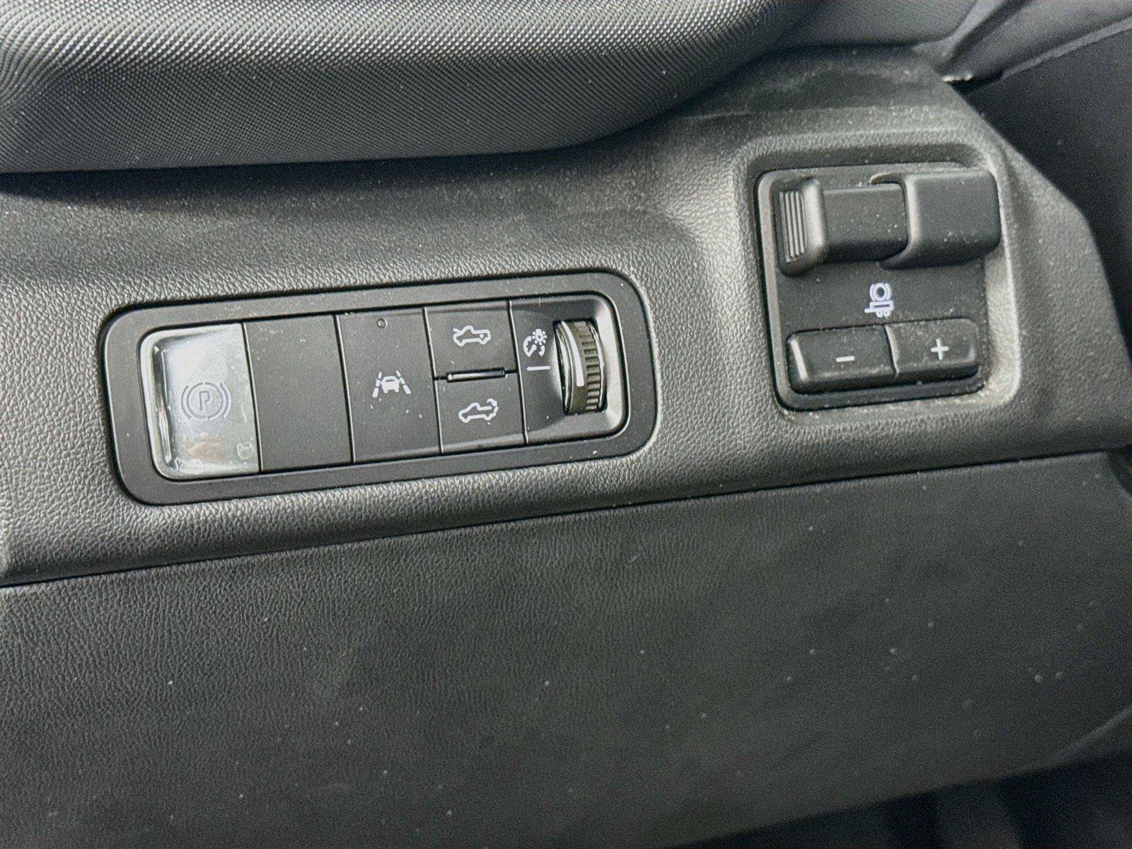 Used 2025 Chevrolet Silverado EV LT AWD/4WD image 10