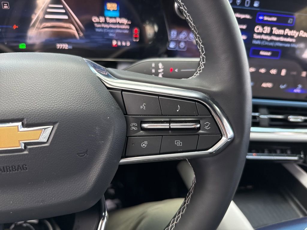 Used 2025 Chevrolet Equinox EV LT FWD image 41