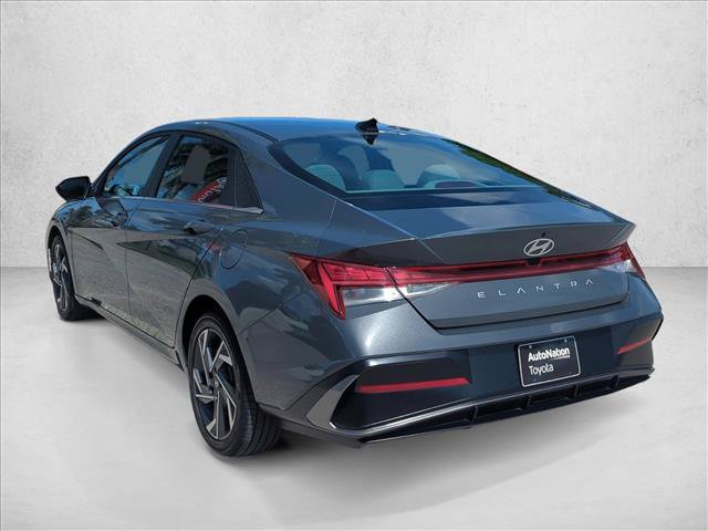 Used 2025 Hyundai Elantra SEL FWD image 7