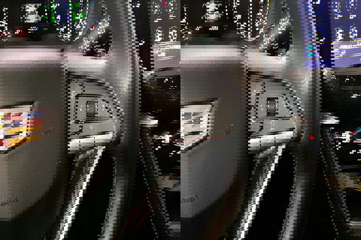 Used 2025 Cadillac XT6 Premium Luxury image 24