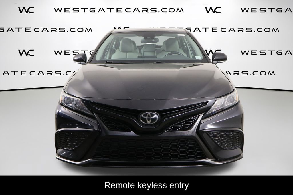 Used 2021 Toyota Camry SE image 2
