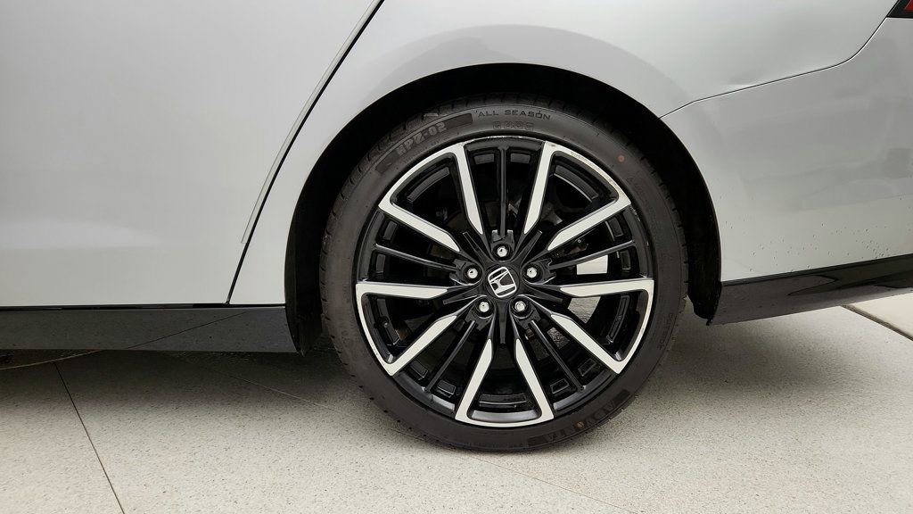 Used 2023 Honda Accord Touring image 9