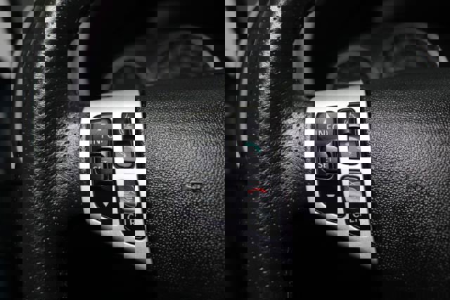 Used 2008 Saab 9-3 2.0T w/ Moonroof Package image 21