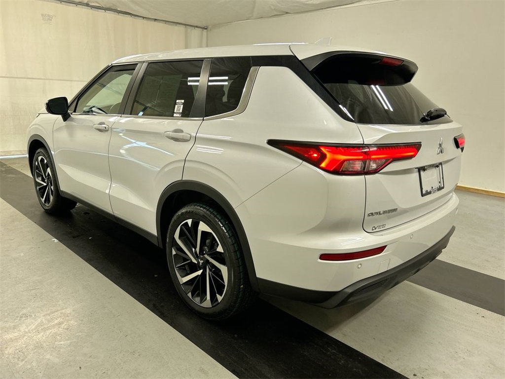 Used 2022 Mitsubishi Outlander ES image 7