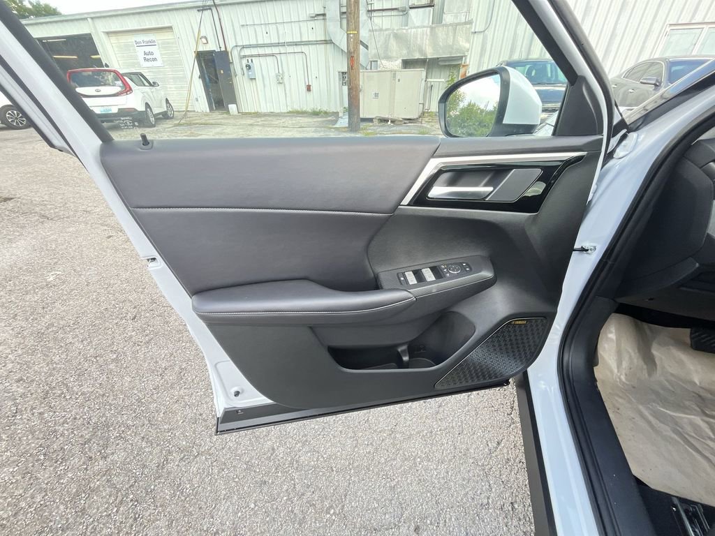 Used 2025 Mitsubishi Outlander SE FWD image 13