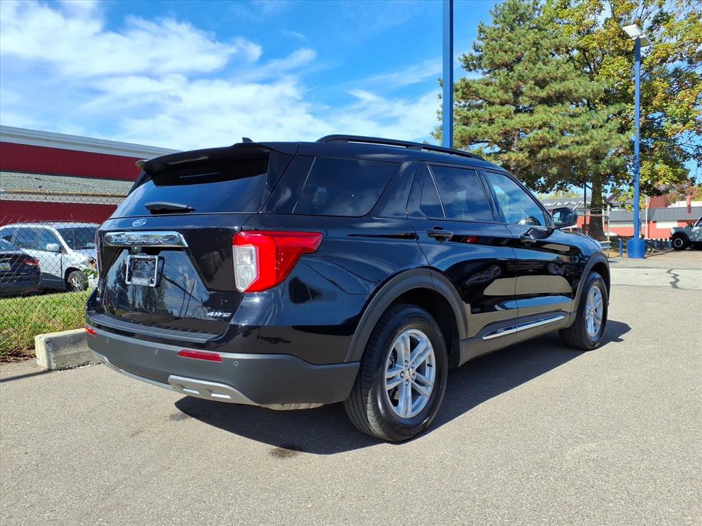 Used 2023 Ford Explorer XLT w/ Equipment Group 202A image 6