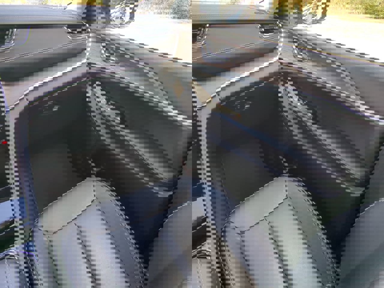 Certified 2023 Jeep Grand Cherokee Limited w/ Black Appearance Package image 15