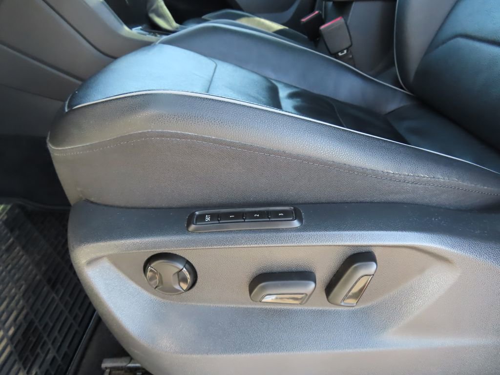 Used 2020 Volkswagen Tiguan SEL Premium R-Line w/ 3rd Row Seat Package image 7
