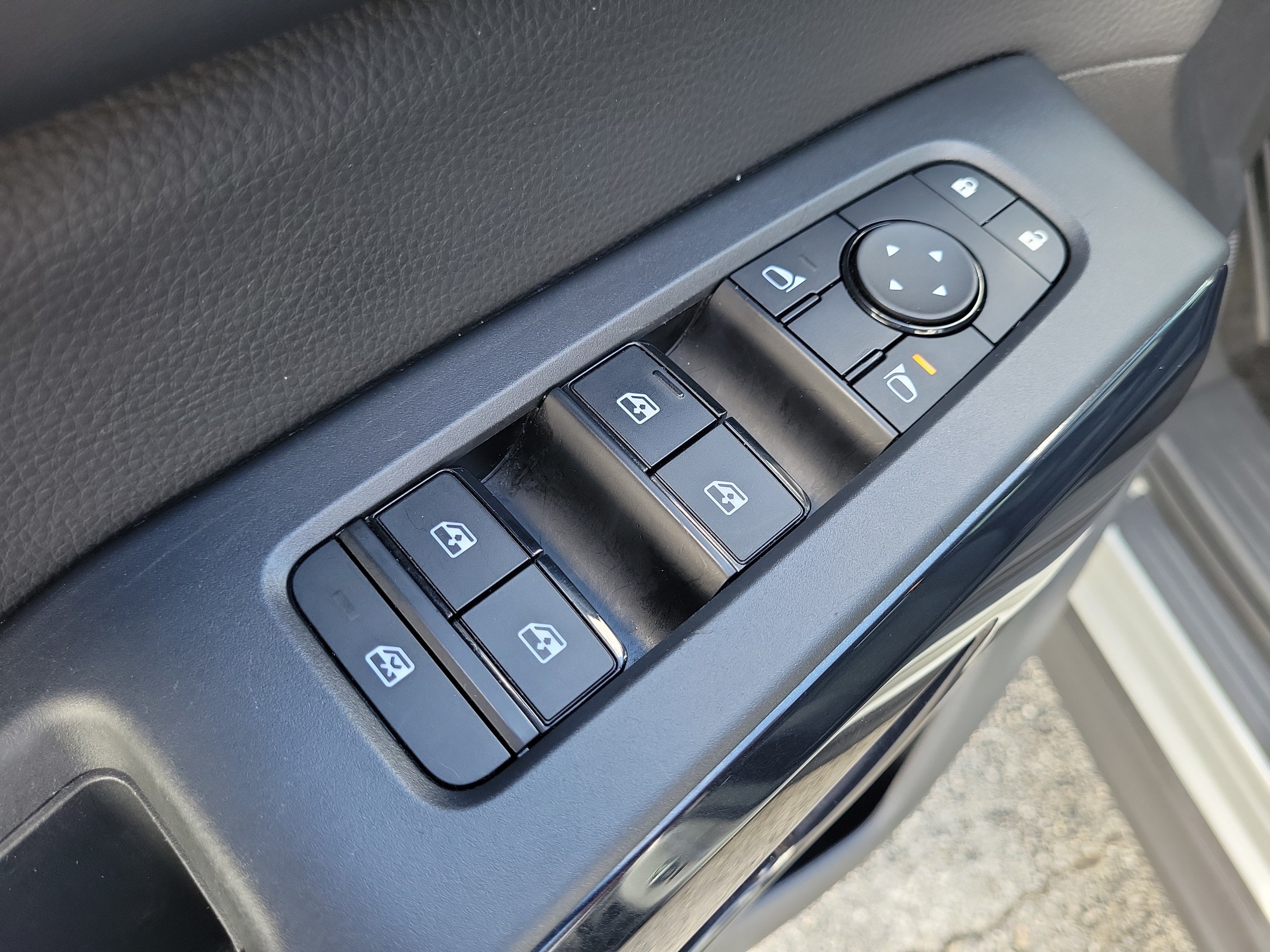 Certified 2025 Nissan Pathfinder S FWD image 10