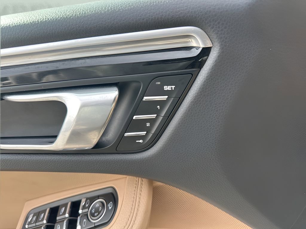Used 2022 Porsche Macan image 11