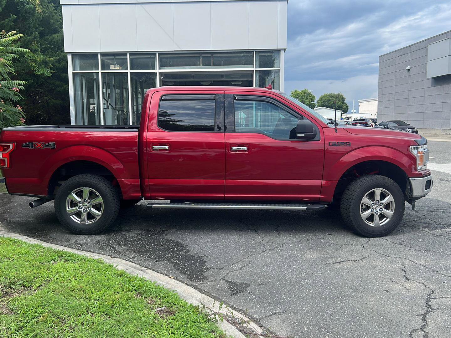 Used 2018 Ford F150 XLT w/ Equipment Group 302A Luxury AWD/4WD image 17