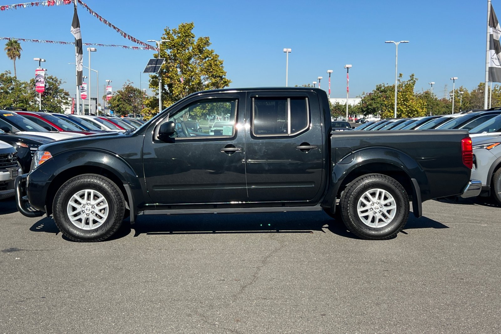 Used 2019 Nissan Frontier SV RWD image 7