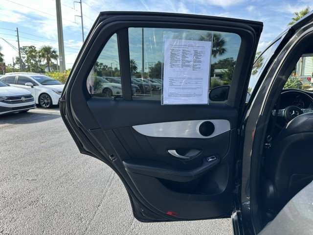 Used 2022 Mercedes-Benz GLC 300 4MATIC image 41