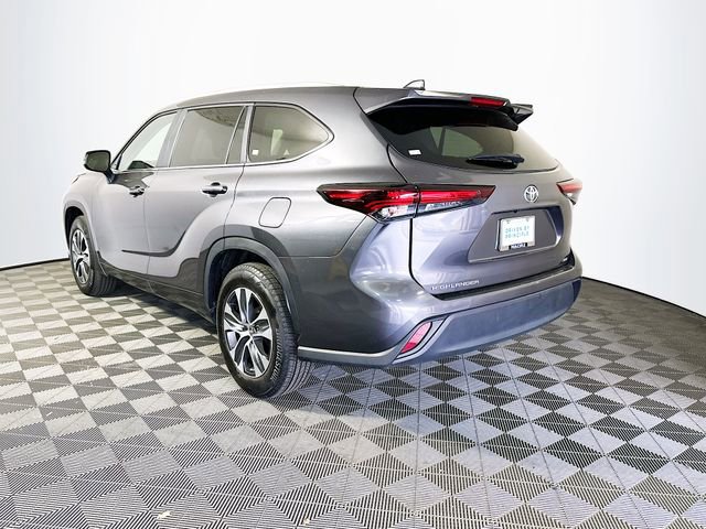 Used 2025 Toyota Highlander XLE image 6