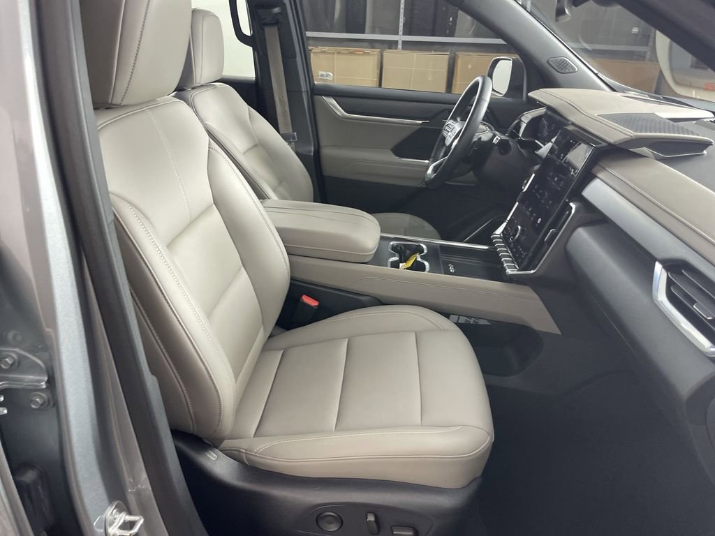 Used 2024 GMC Acadia Elevation image 27