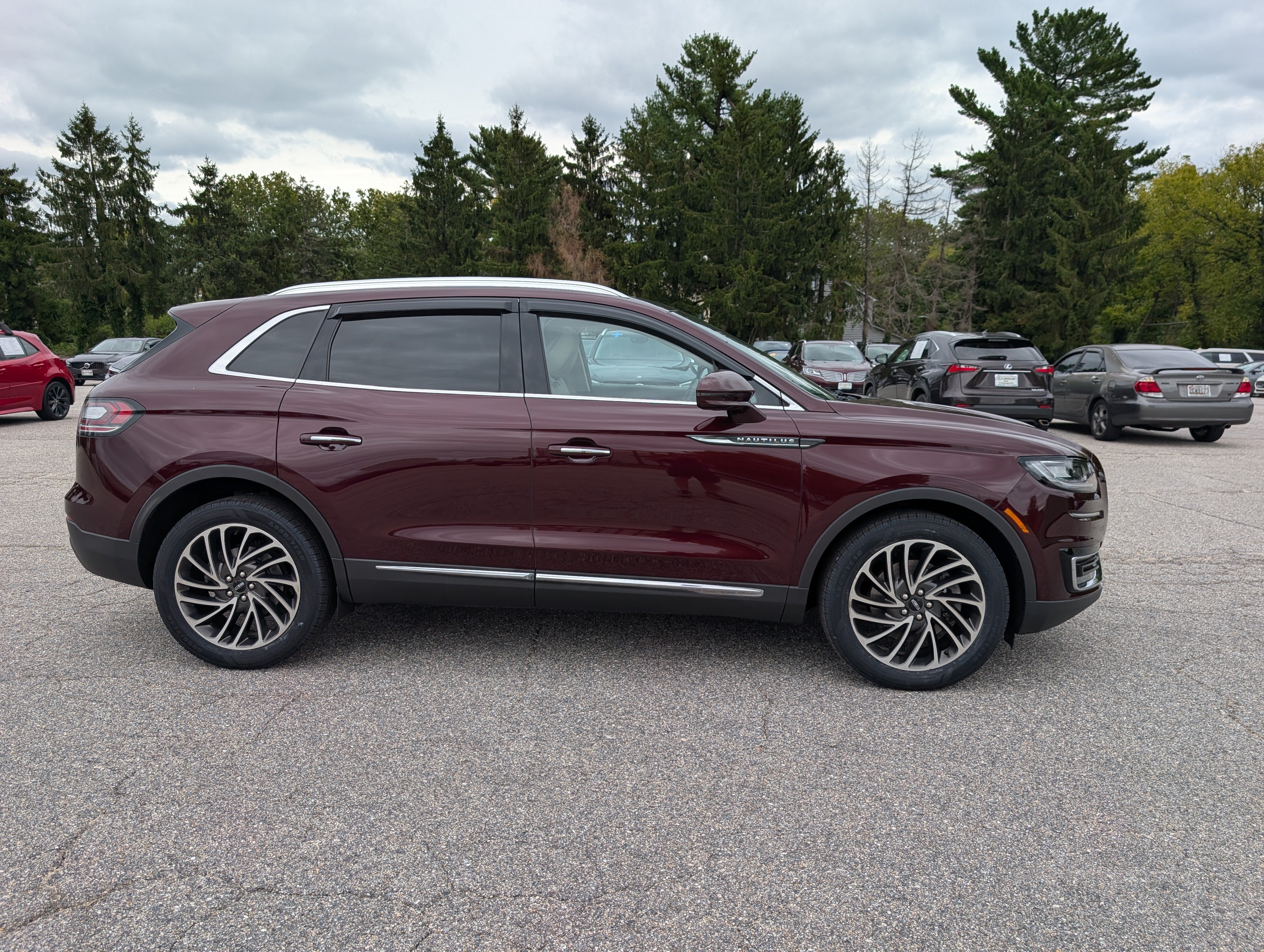 Used 2020 Lincoln Nautilus Reserve w/ Cargo Utility Package AWD/4WD image 2
