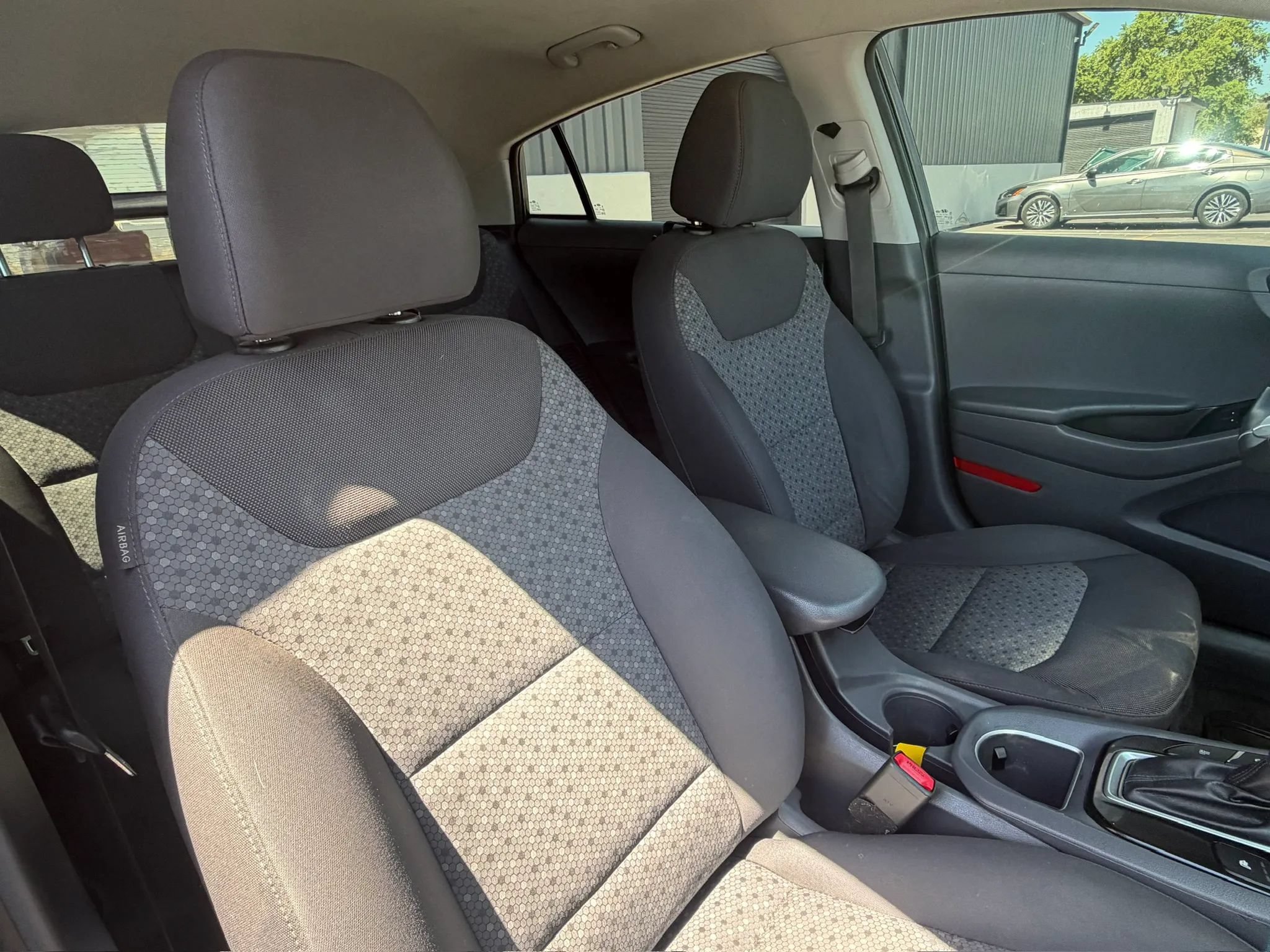 Used 2019 Hyundai Ioniq Plug-In Hybrid FWD image 28