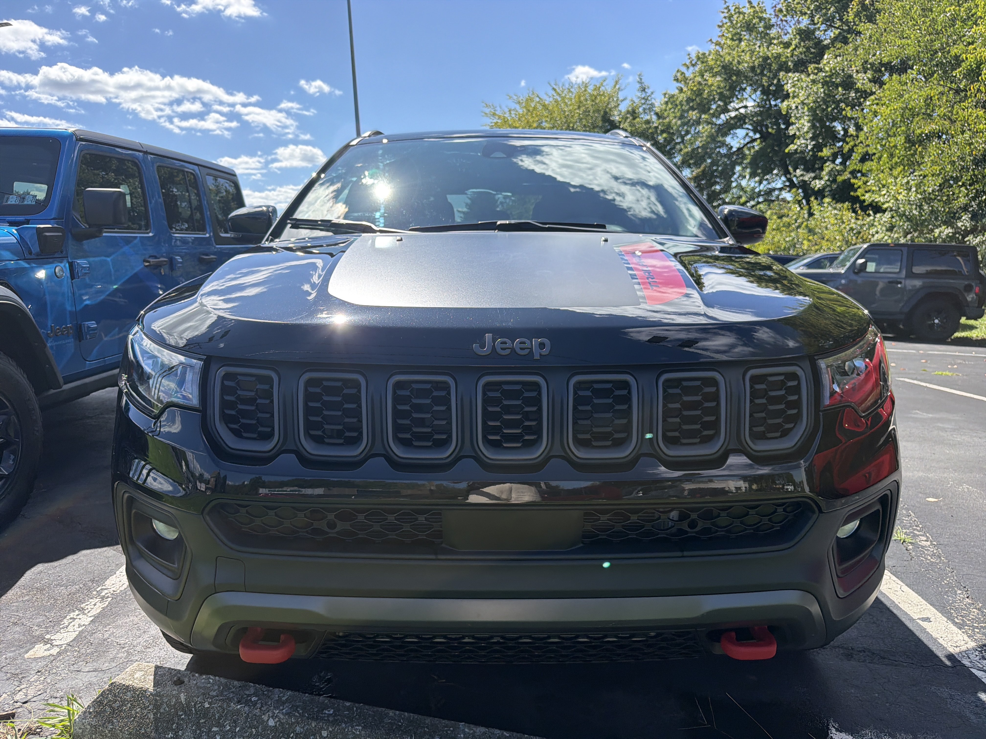 Certified 2025 Jeep Compass Trailhawk w/ Trailhawk Convenience Group AWD/4WD image 2