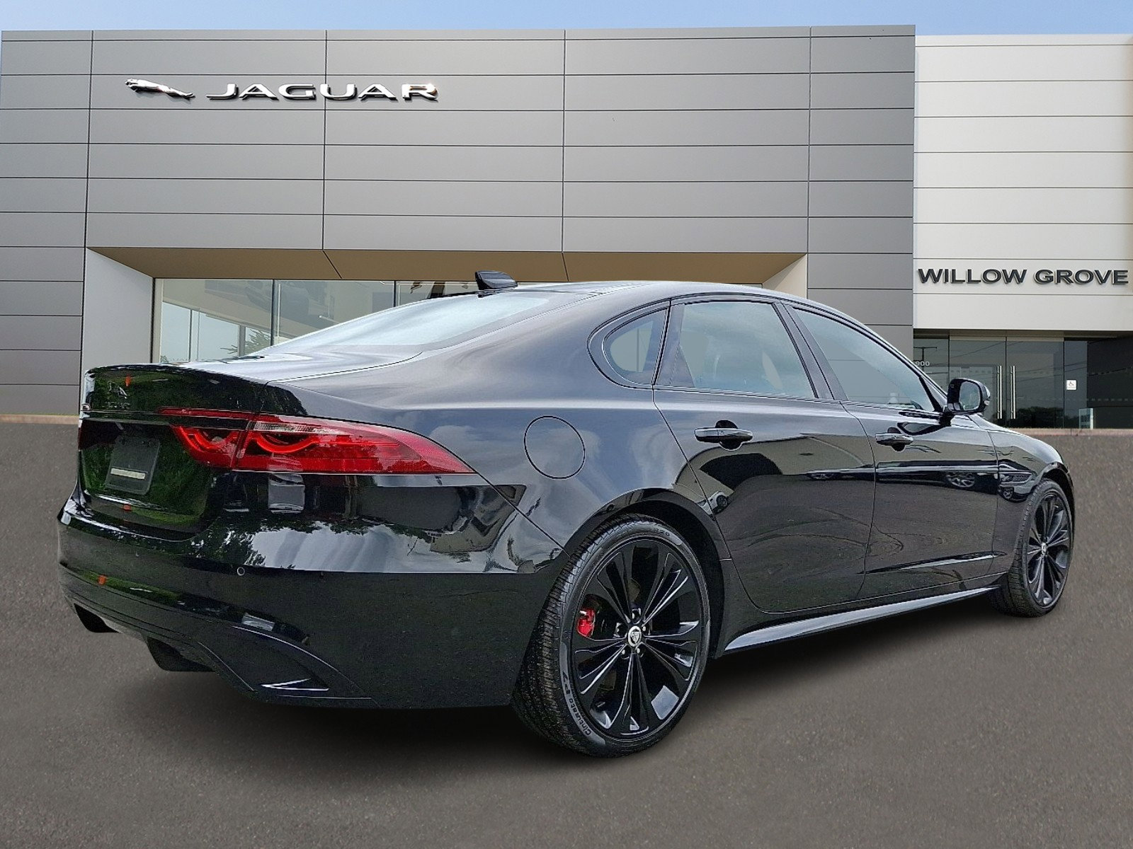 Certified 2024 Jaguar XF R-Dynamic SE image 2