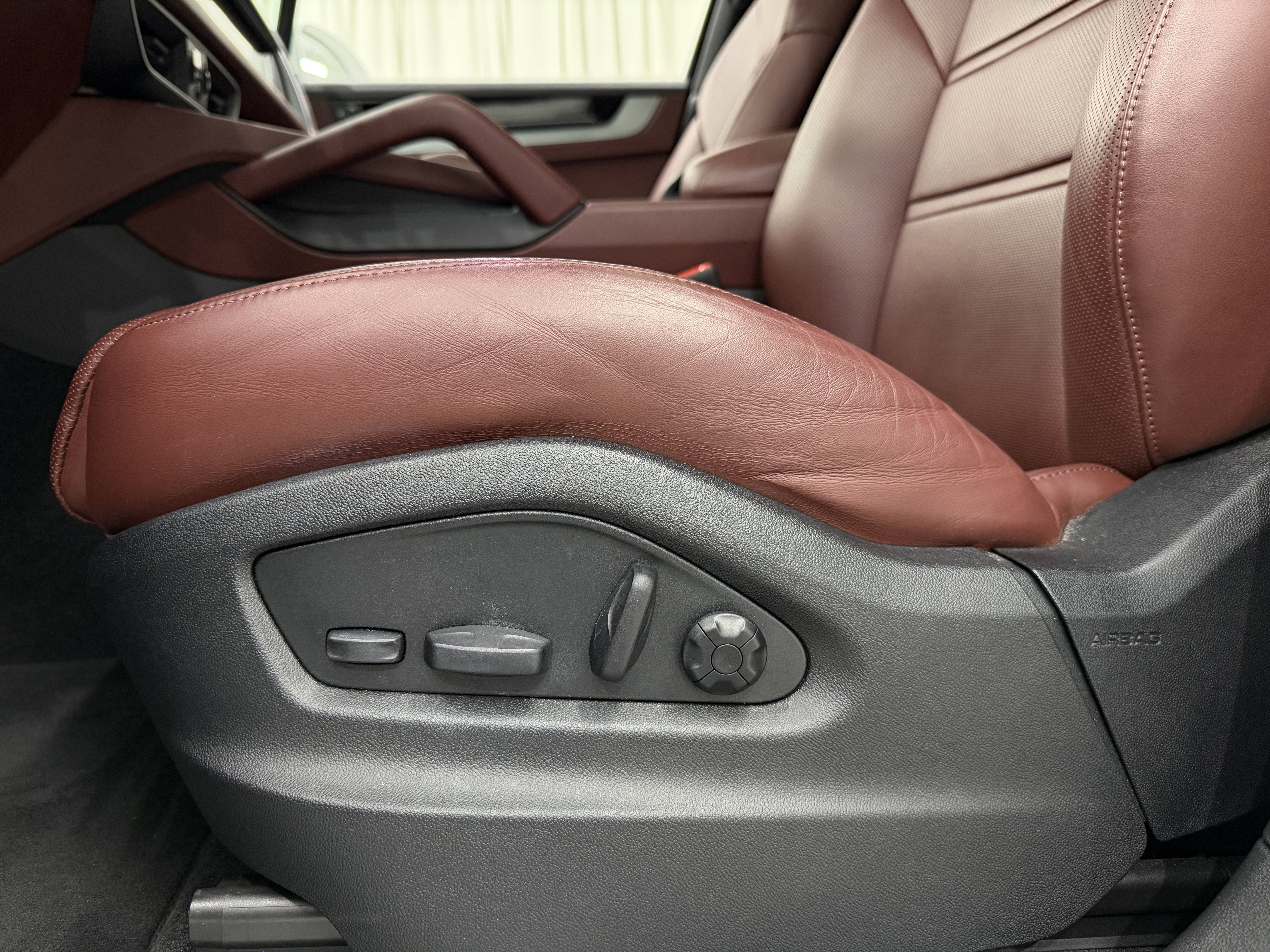 Certified 2024 Porsche Cayenne S image 32