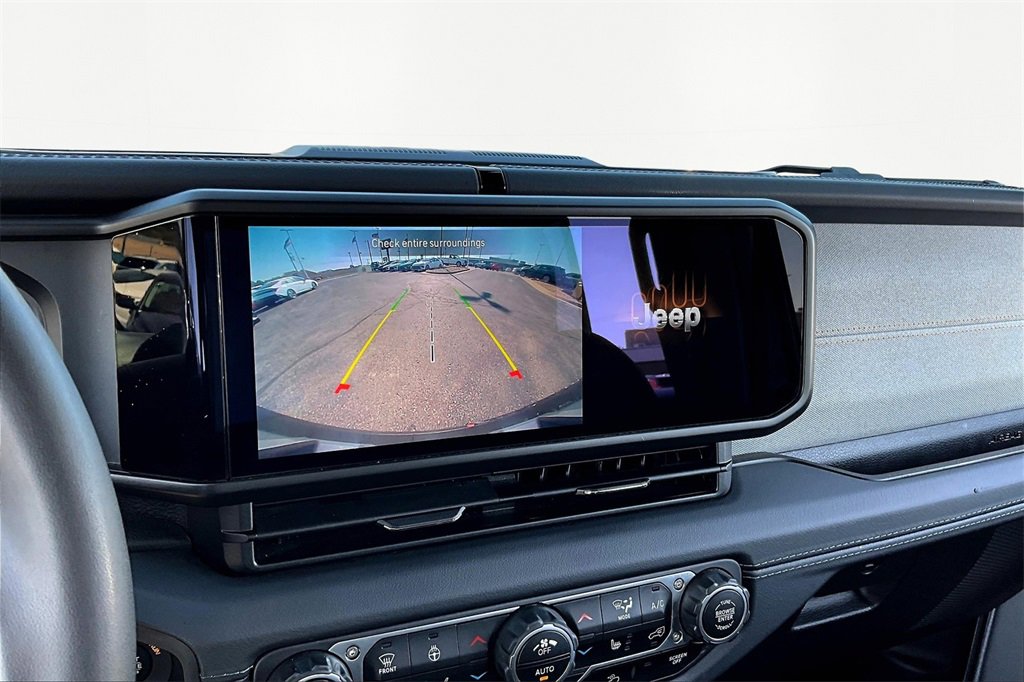 Used 2024 Jeep Wrangler Sahara image 21