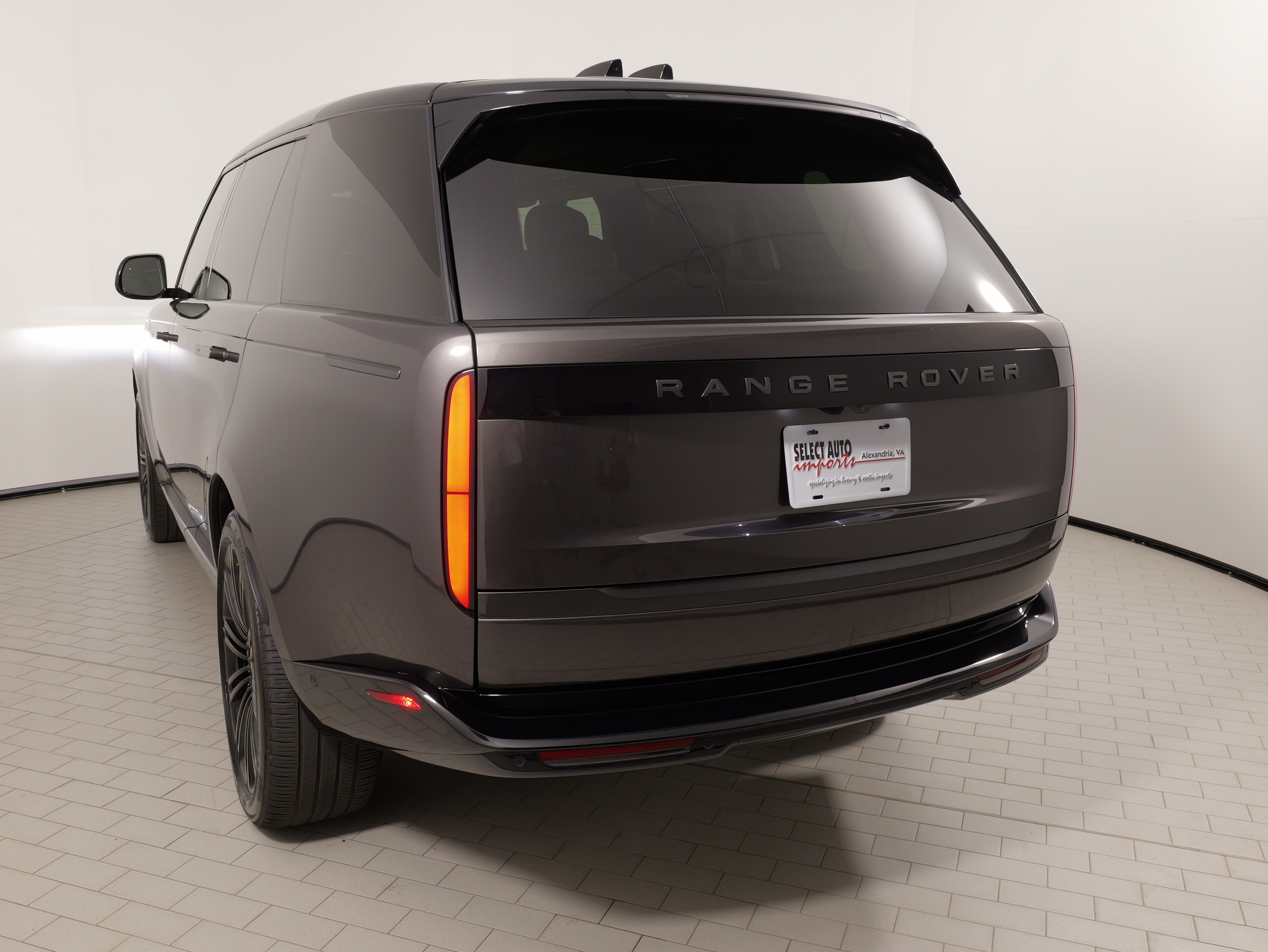 Used 2025 Land Rover Range Rover Long Wheelbase SE AWD/4WD image 15