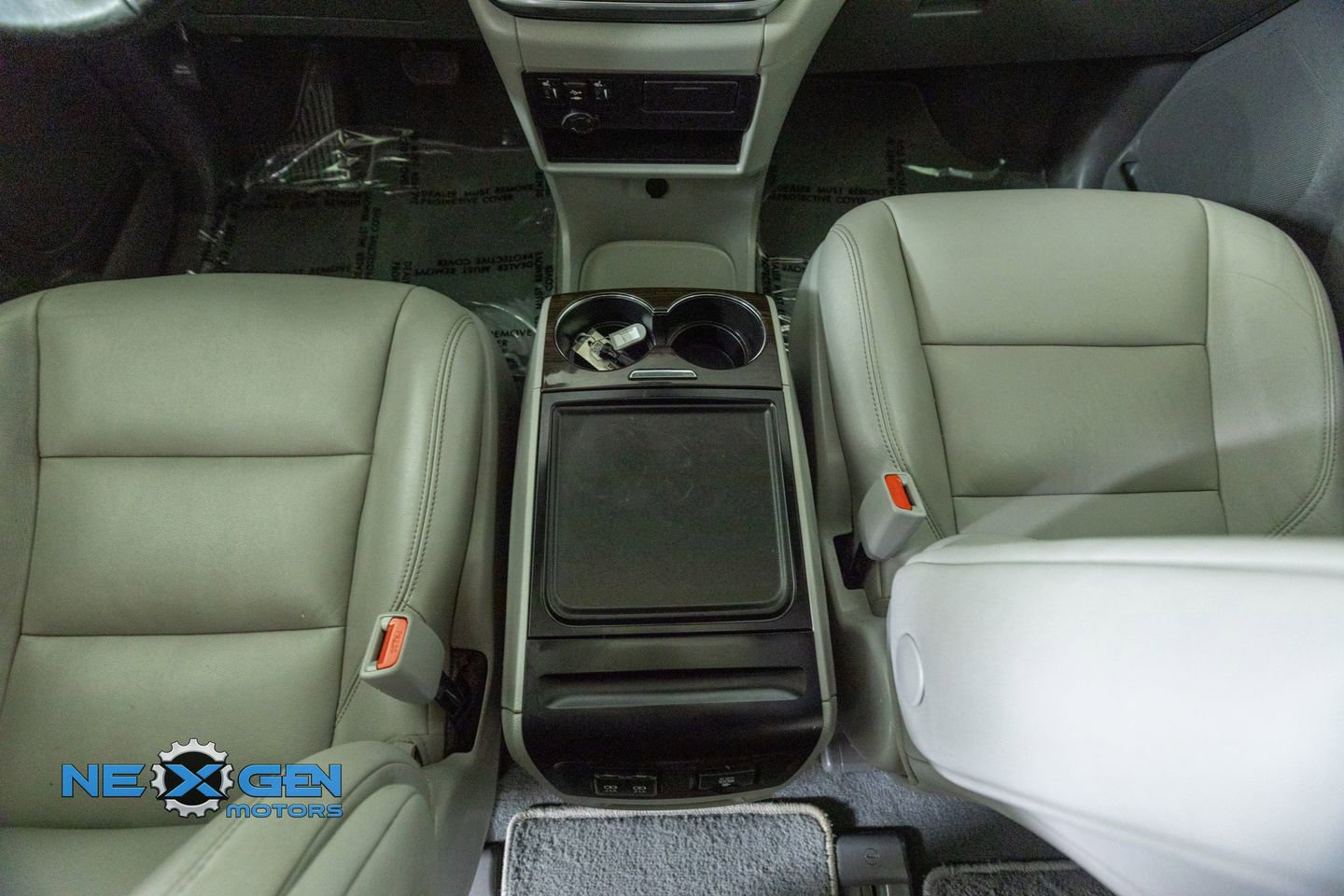 Used 2019 Toyota Sienna XLE w/ XLE Navigation Package image 29
