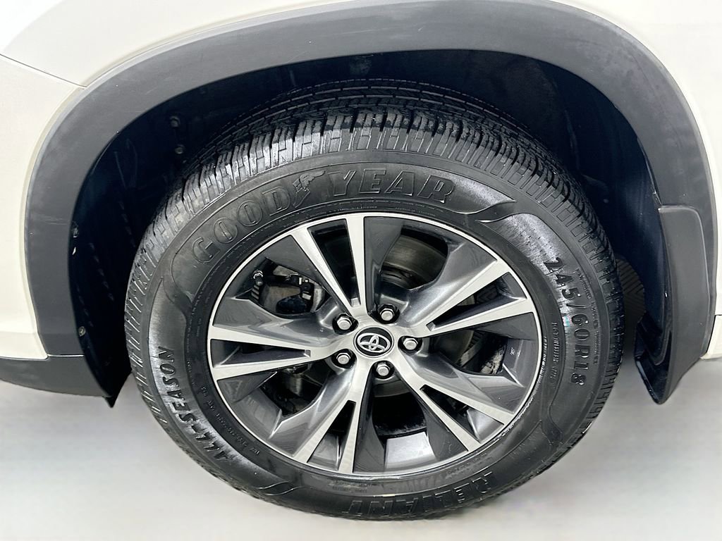 Used 2017 Toyota Highlander LE image 30