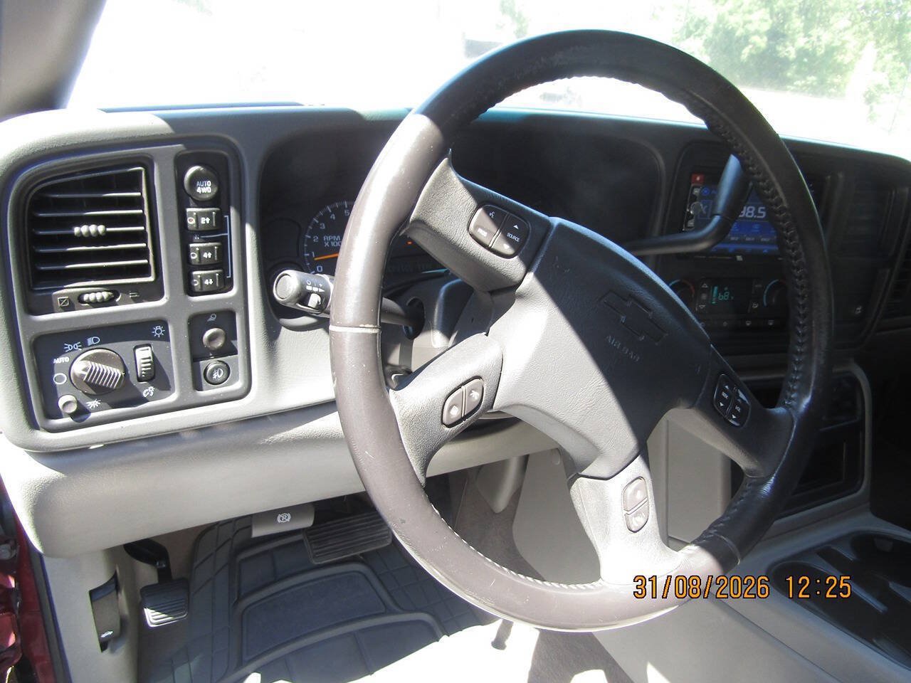 Used 2006 Chevrolet Avalanche Z71 w/ Sun And Sound Package AWD/4WD image 17