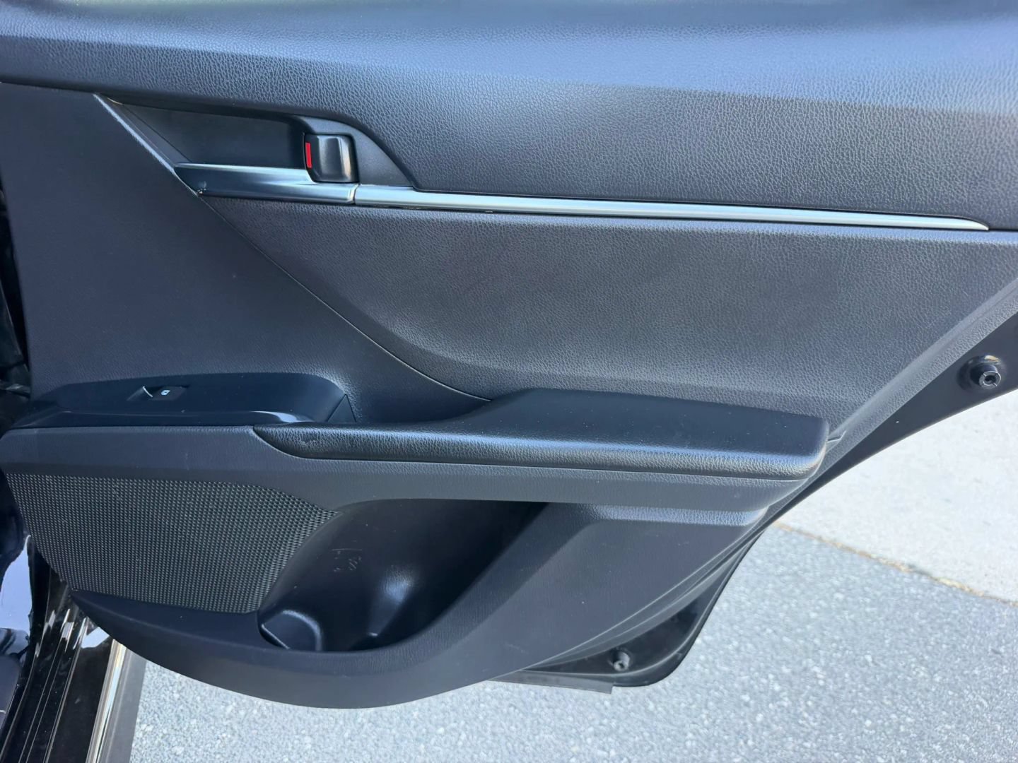 Used 2018 Toyota Camry SE w/ Moonroof Package FWD image 17