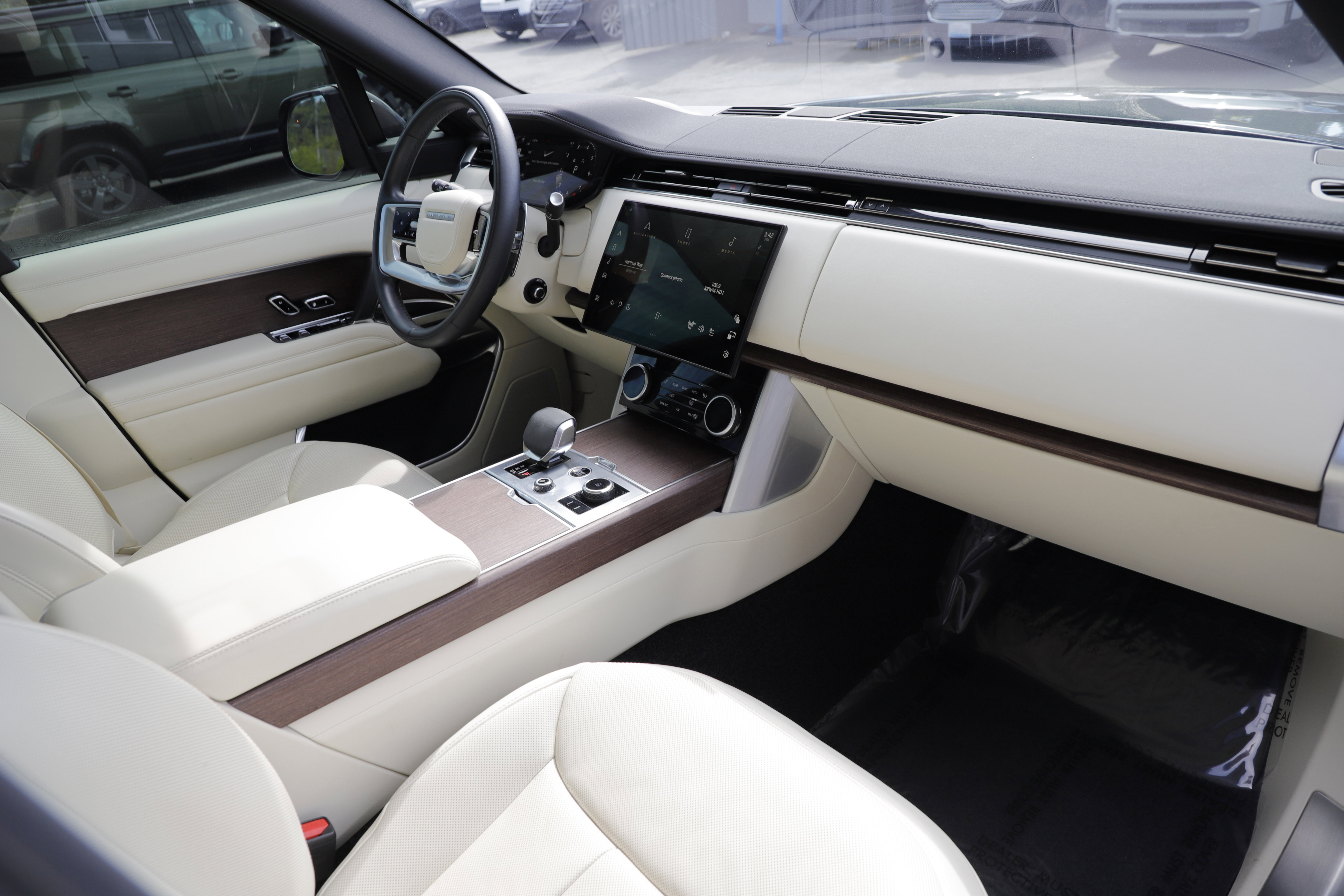Used 2023 Land Rover Range Rover SE AWD/4WD image 13