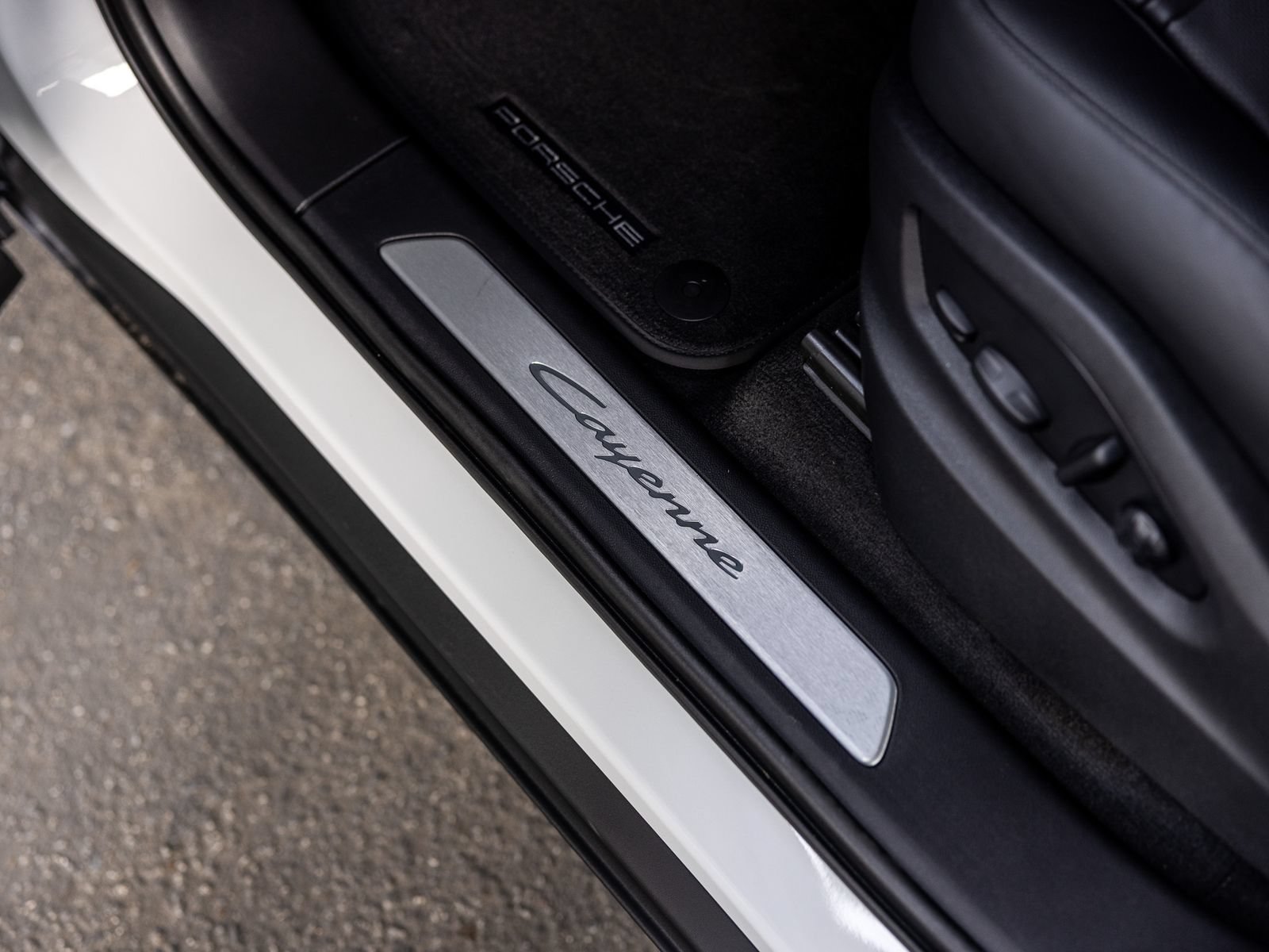 New 2026 Porsche Cayenne Coupe AWD/4WD image 29