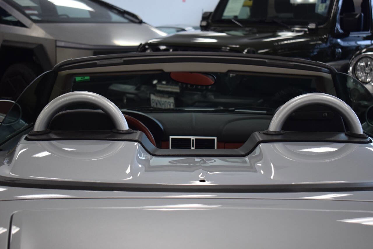 Used 2008 Chrysler Crossfire Limited image 27