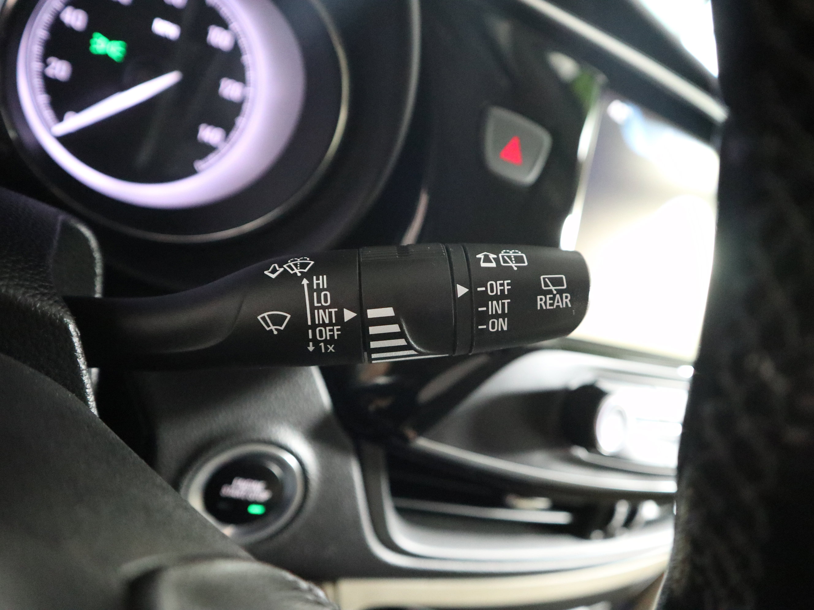 Used 2020 Buick Envision Essence image 26
