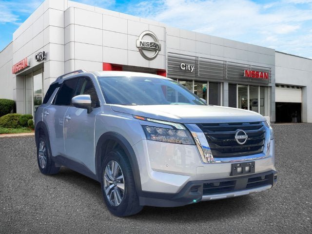 Used 2025 Nissan Pathfinder SL AWD/4WD image 1