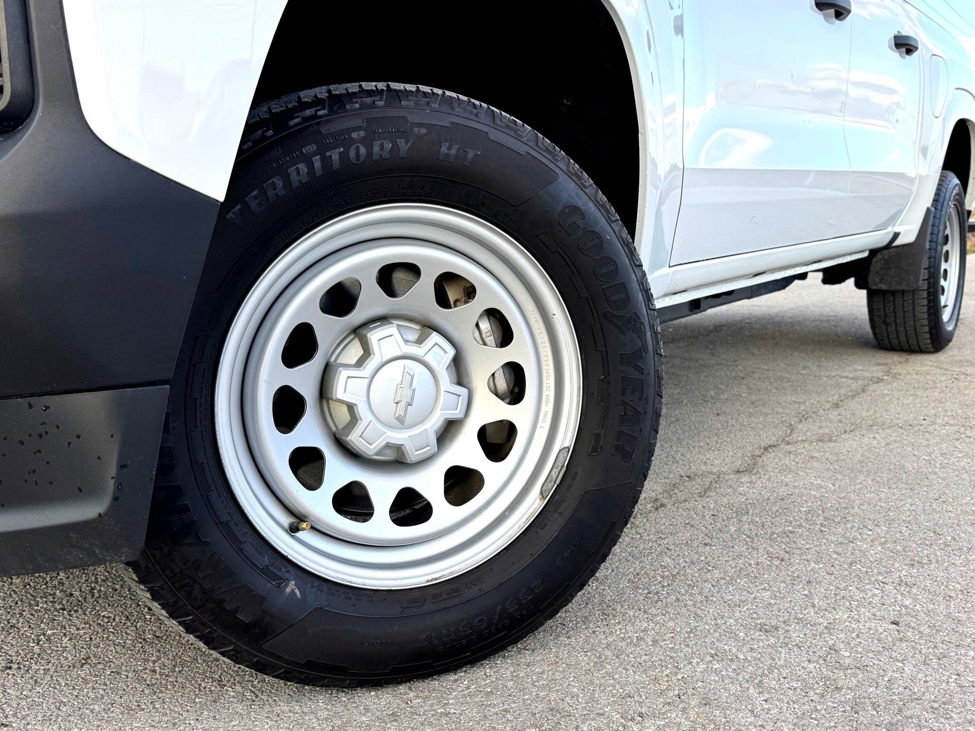 Used 2024 Chevrolet Colorado W/T w/ WT Convenience Package image 2