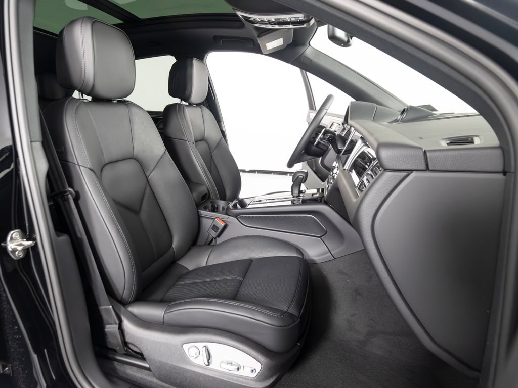 New 2026 Porsche Macan AWD/4WD image 37