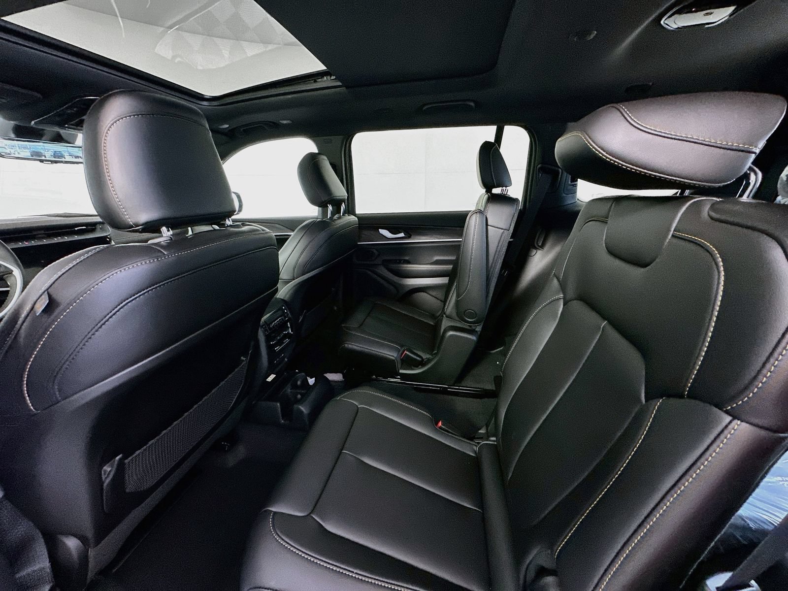 New 2026 Jeep Grand Cherokee L Limited AWD/4WD image 24