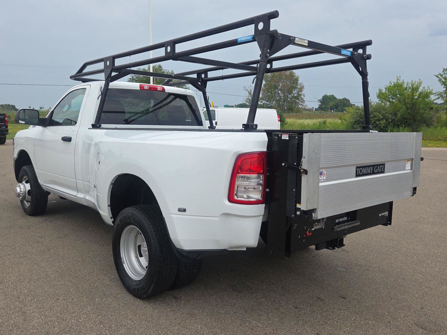 Used 2022 RAM 3500 Tradesman AWD/4WD image 3